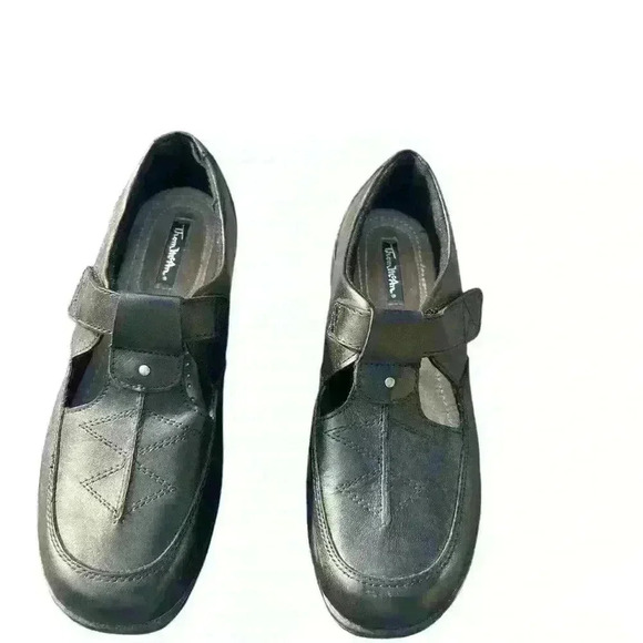 Women's Tom McAn Hilliard Shoes 40762 Size 7W Black Leather T Strap  Wedges EUC - Picture 3 of 9